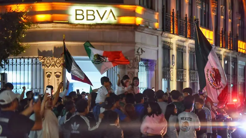 Afición duranguense celebra el triunfo de la Selección Mexicana en el Mundial 